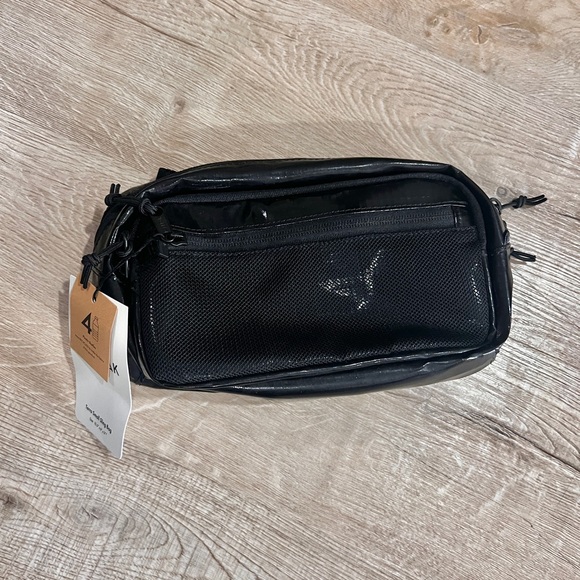CALPAK CROSSBODY Bag - Picture 1 of 8
